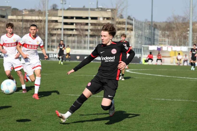 Эйнтрахт Франкфурт наказан за то, что он посадил 14-летнего возраста в братских животных