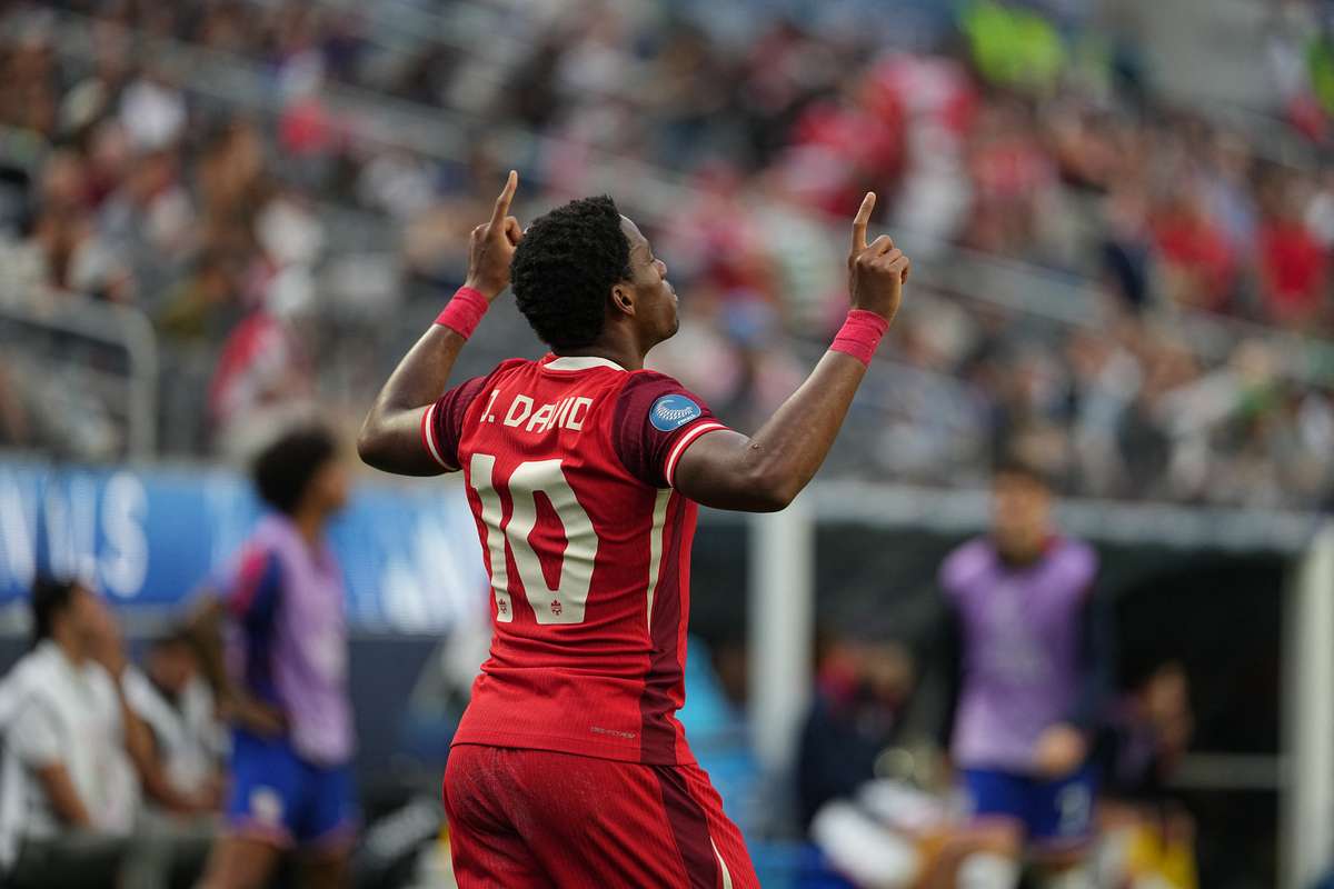 Дэвид рассматривает перевод в три европейских клуба. Куда это в конце концов пойдет?