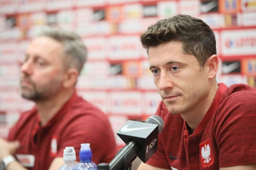 Роберт Левандовски является преимуществом селекторов на поле, но вызов вне его