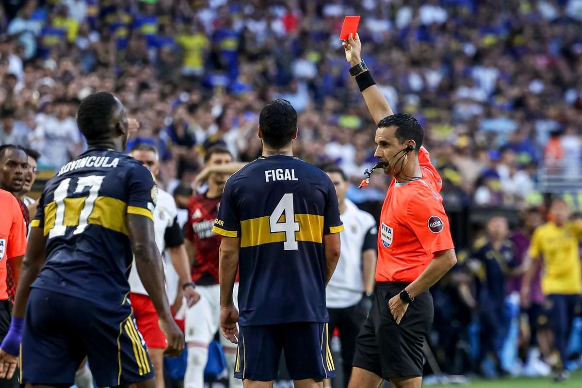 Boca Juniors растрачил два гонщика в матче с Benfica