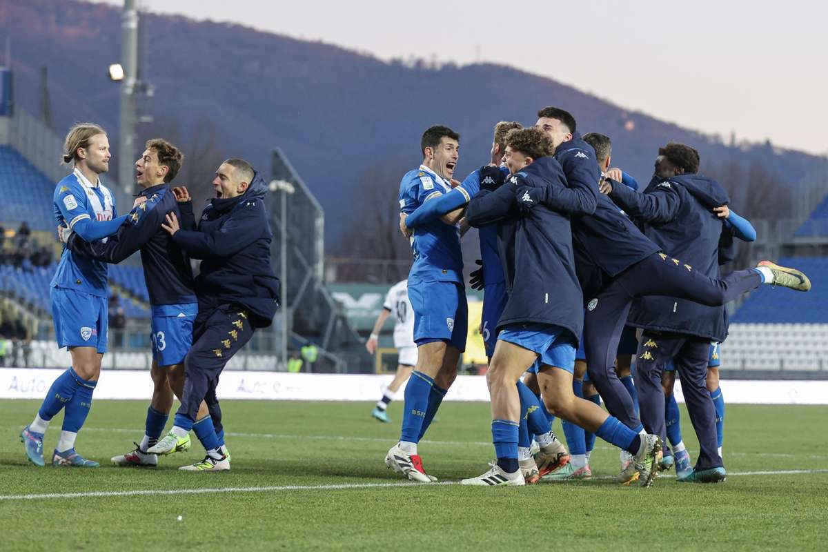 Падение легендарного итальянского бренда. Брешиа обанкротится и исчезает с футбольной карты после 114 лет