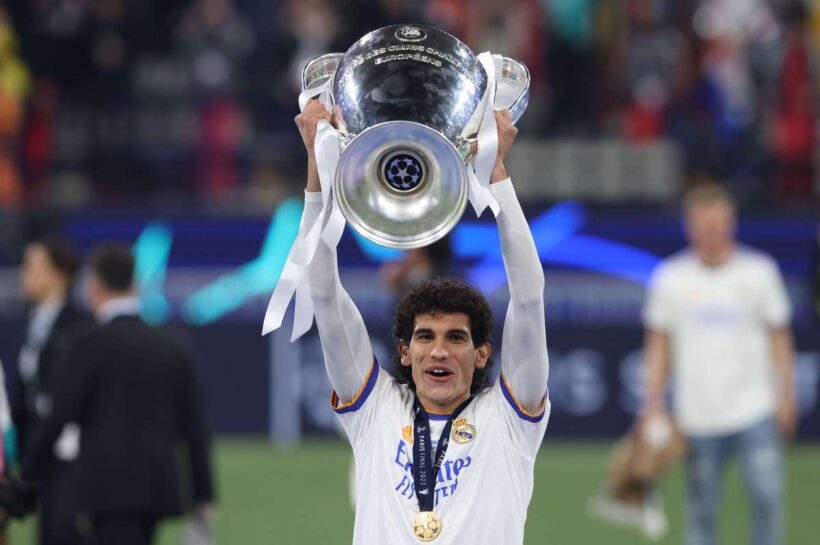 Вальехо покидает Реал Мадрид через десять лет. Он сыграл 35 матчей, выиграл одиннадцать трофеев