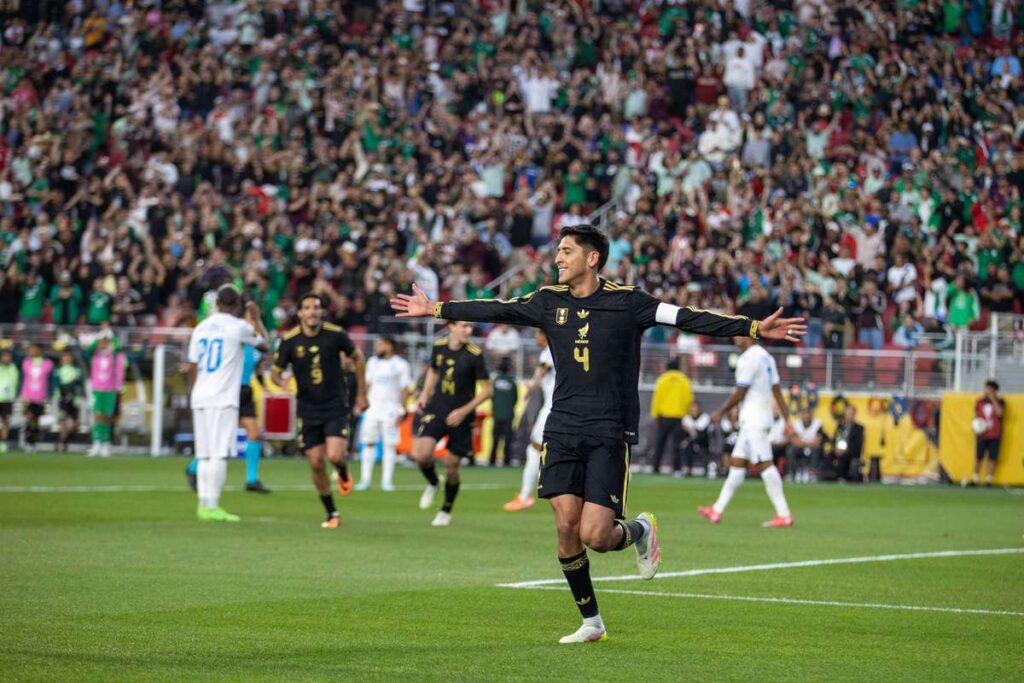 Команды Мексики и США в восьмой раз в финале Concacaf Золотого Кубка