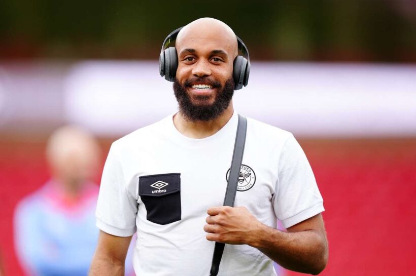 Мбемо в восторге от подписания контракта с «крупнейшим клубом в мире» Манчестер Юнайтед