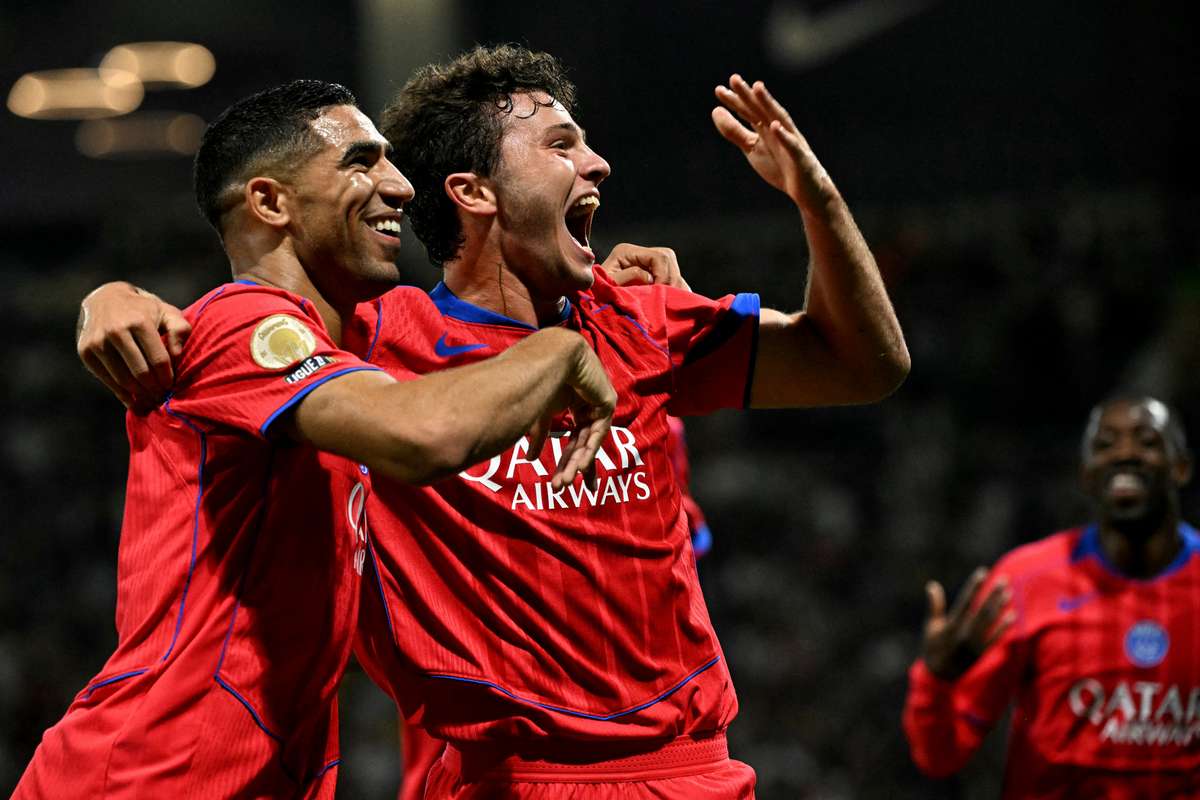 O Волосы из 10 голов в матче Touluza с PSG, замечательным хет-триком Жоао Невеса