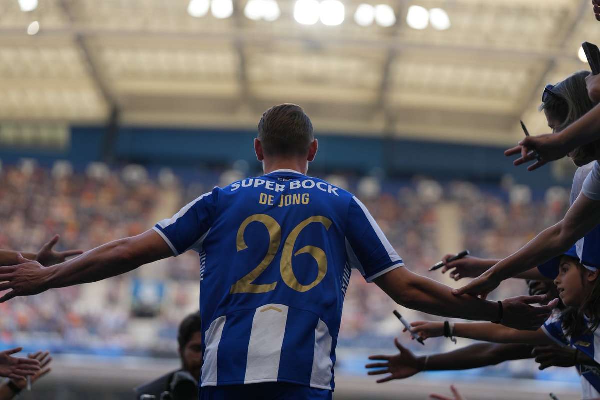 Официально: Лук де Йонг неожиданно представлен в Порту