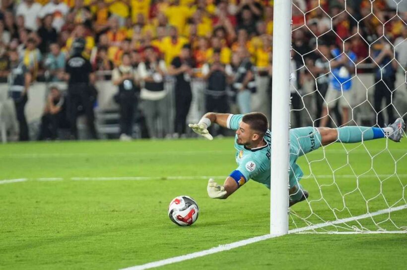 Матеуш Лис задержал команду Моуринью, защищал штраф в дополнительное время