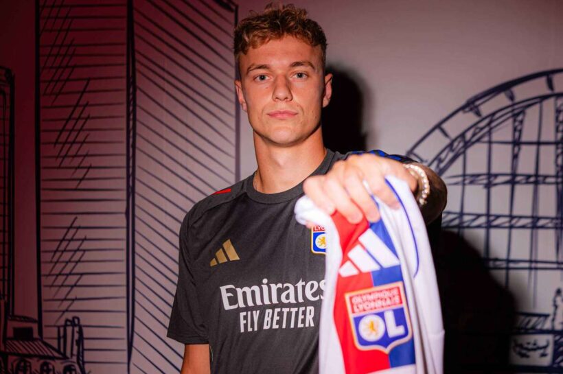 Лион приобретает еще один чешский, помощник Адам Карабек, одолженный от Спарты