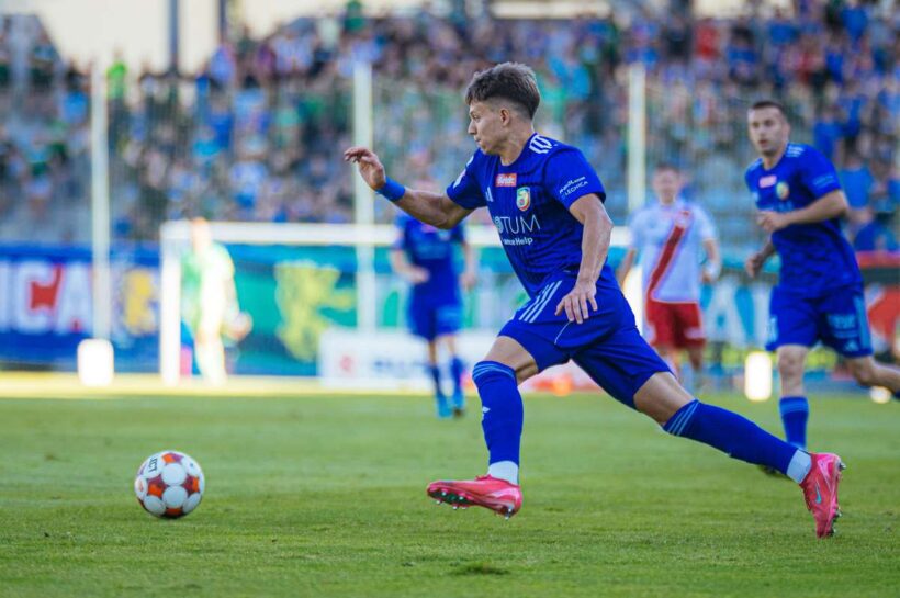 Принижения команд, преследующих лидеров Кракова, еще одну победу медной Legnica