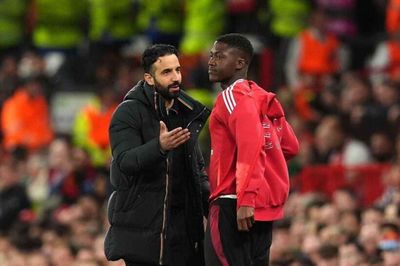 Тяжелая задача Mainoo в Манчестер Юнайтед. Он должен бороться за место в композиции с Бруно Фернандесом