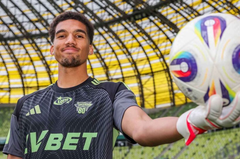 Лечия Гданьск одолжила вратаря Борнмута, новозеландца в Гданьске