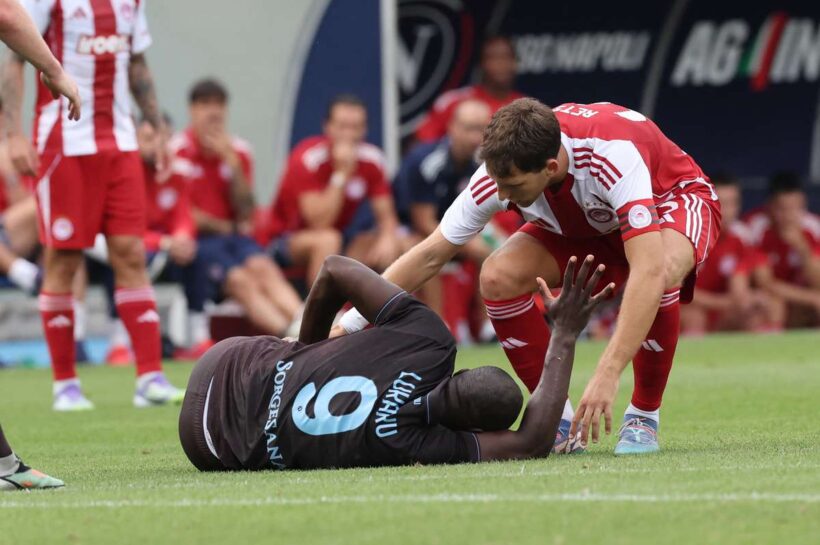 Лукаку получил серьезную травму левого бедра, нападающий Наполи может не играть до конца года