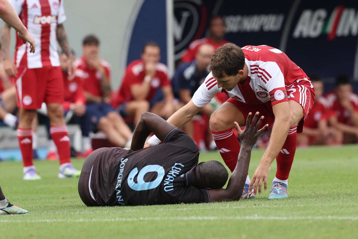 Лукаку получил серьезную травму левого бедра, нападающий Наполи может не играть до конца года