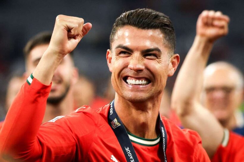 Криштиану Роналду дал свое любимое обручальное кольцо