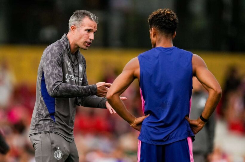 Ван Перси восхваляет Арне Слота и Ливерпуль за "верхний футбол"