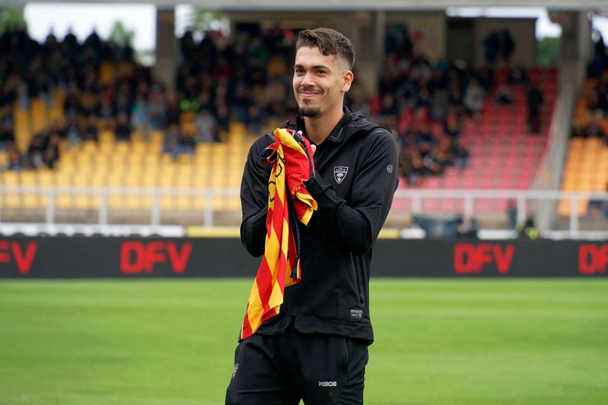 Джоан Гонсалес заканчивает свою футбольную карьеру в возрасте 23 лет из -за проблем с сердцем