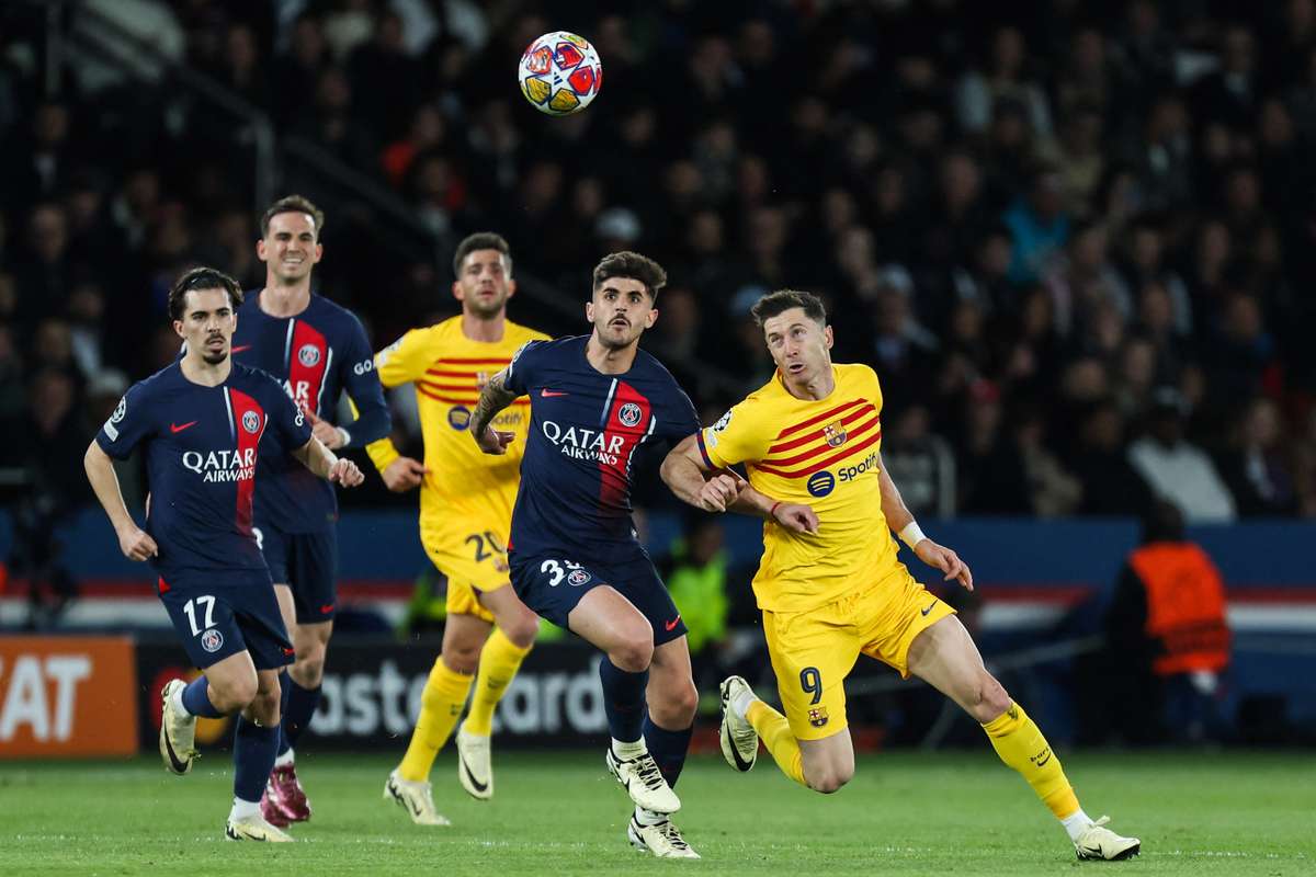 Левандовски сыграет с защитником названия, Зиелиньски полетит в Мадрид. Трудная задача Кохальски