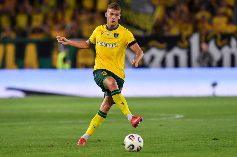 Слабость Гьексы, Александер Палусек имеет сломанные связки в его колене