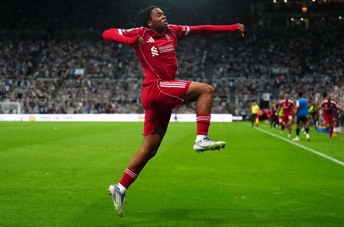 Ливерпуль вознаграждает 17-летний Нгумоха, который подписывает первый профессиональный контракт