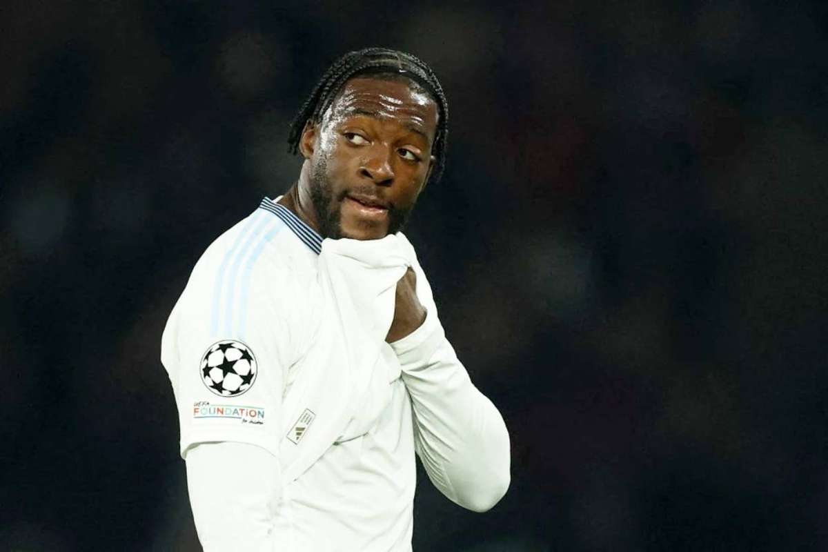 Дисази сожалеет, что он не покинул Челси. Я хотел вернуться в Монако, он признал