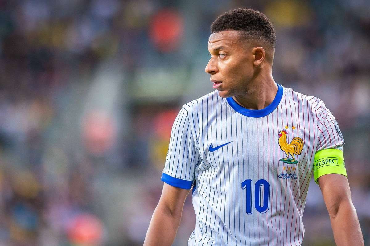 Бавария хотела подписать контракт с Kylian Mbappe. Француз, однако, выбрал другой путь