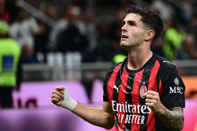 Милан сломал Наполи, несмотря на красную карту и идет на вершину серии А