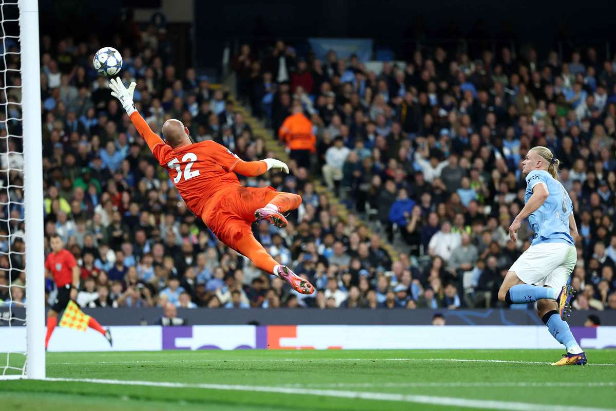 Повышение Халенда сломало ослабленную Наполи, город начинает победить Лигу чемпионов