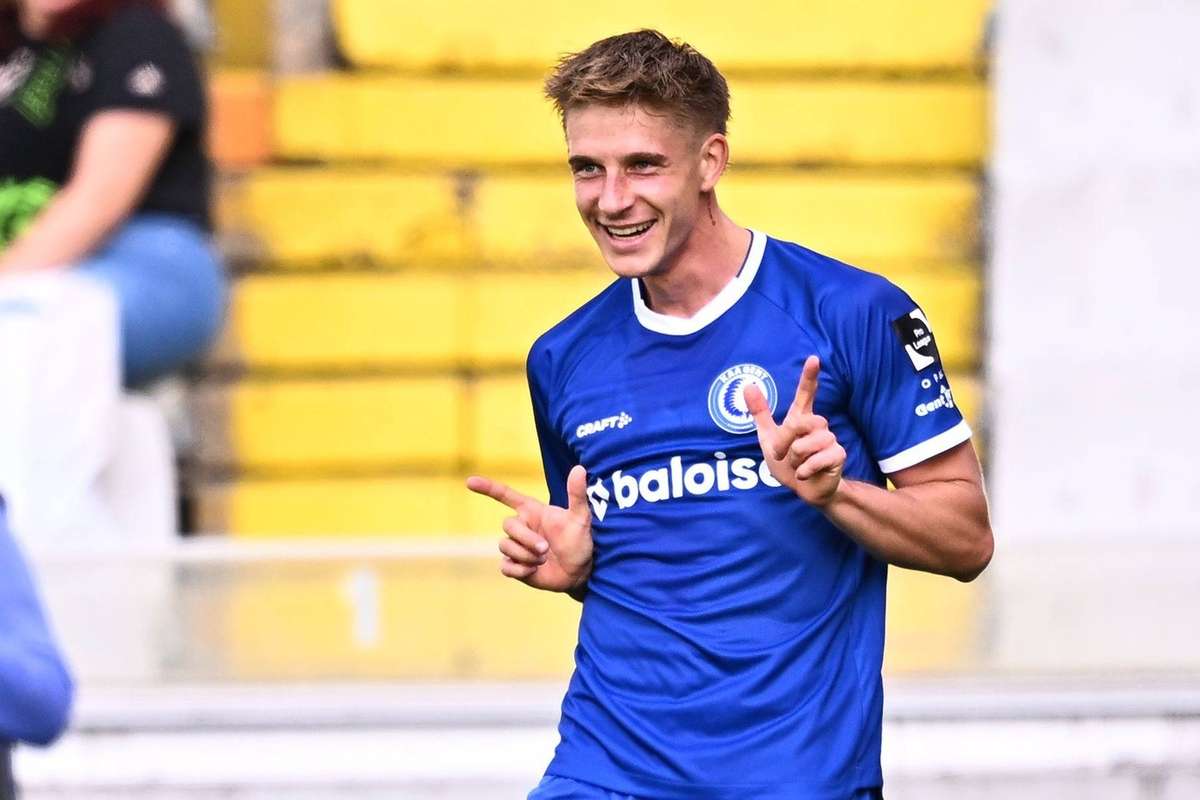 Удивительная форма Skóasia в Kaa Gent, ворота и две передачи дали победу в Бругии