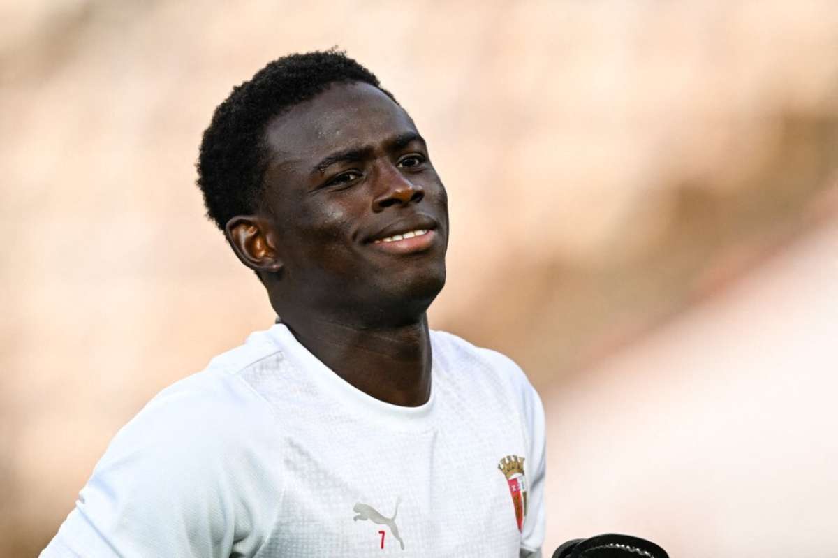 В возрасте 19 лет в Саудовскую Аравию. Роджер Фернандес переехал из Браги в команду Бензема