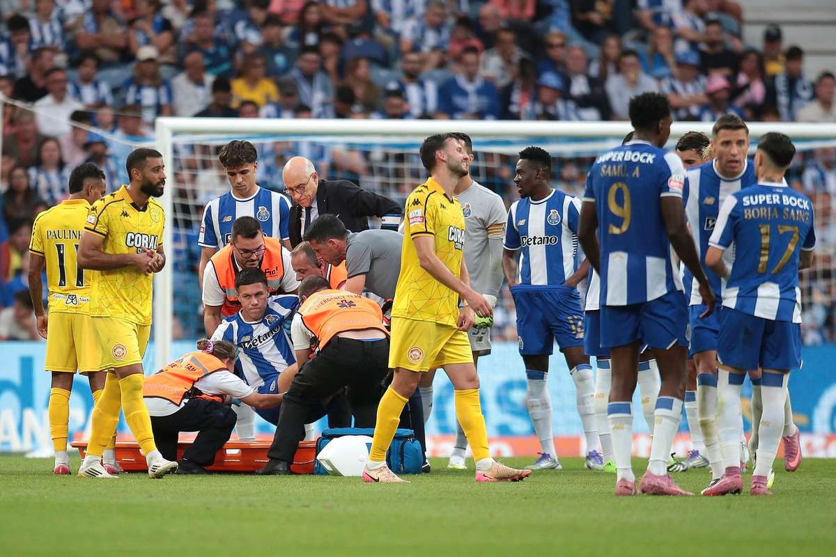 Кивиор потерял своего конкурента в оборонительном Порту, Нехуэну Перес сломал ахиллово сухожилие