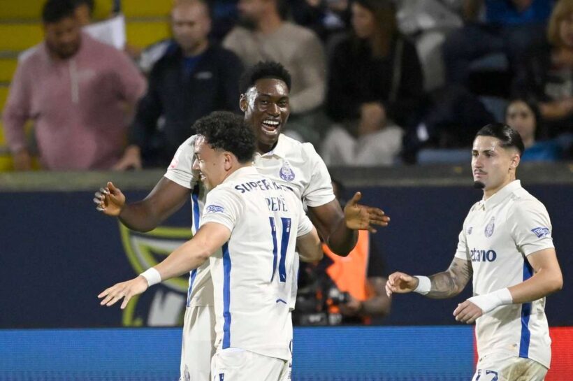 Беднарек и Киво невозможная стена. Порту работает в столе с набором побед