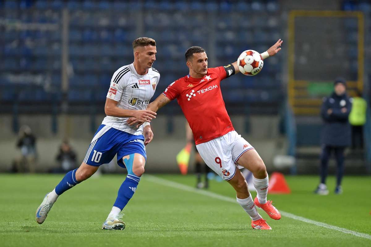 Полония байтом долгое время сражалась, но она возвращается из Кракова без очков. Висла укрепляется