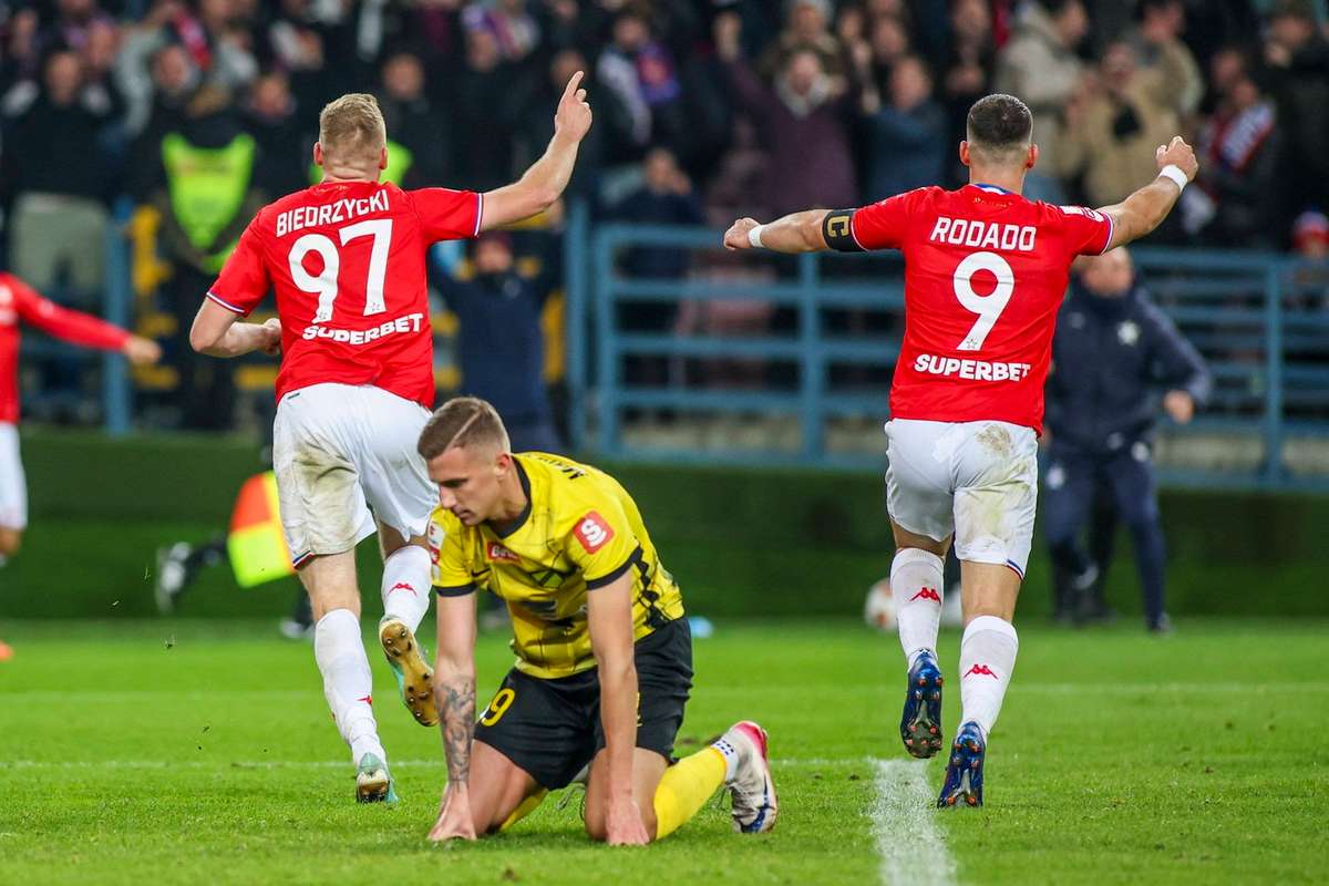 Висла доминировал и вытащил ничью в последнем действии! Вечно не удалось защитить себя