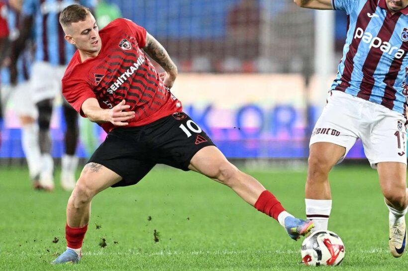 Kacper Kozłowski с целью перед группой, запечатал победу в Стамбуле