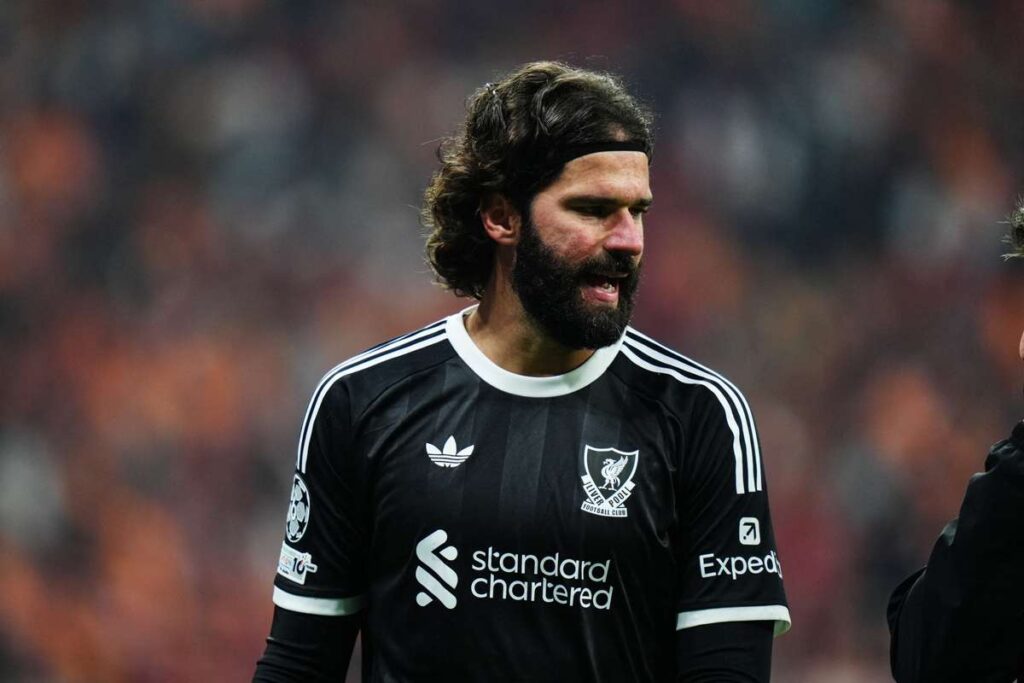 Официально: Алиссон не будет играть против Челси из -за травмы