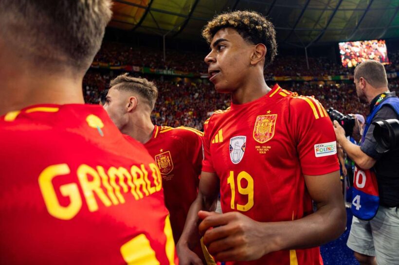 К сожалению, Ямала продолжает. Он должен был вернуться в сборную, но он не будет играть в течение нескольких недель