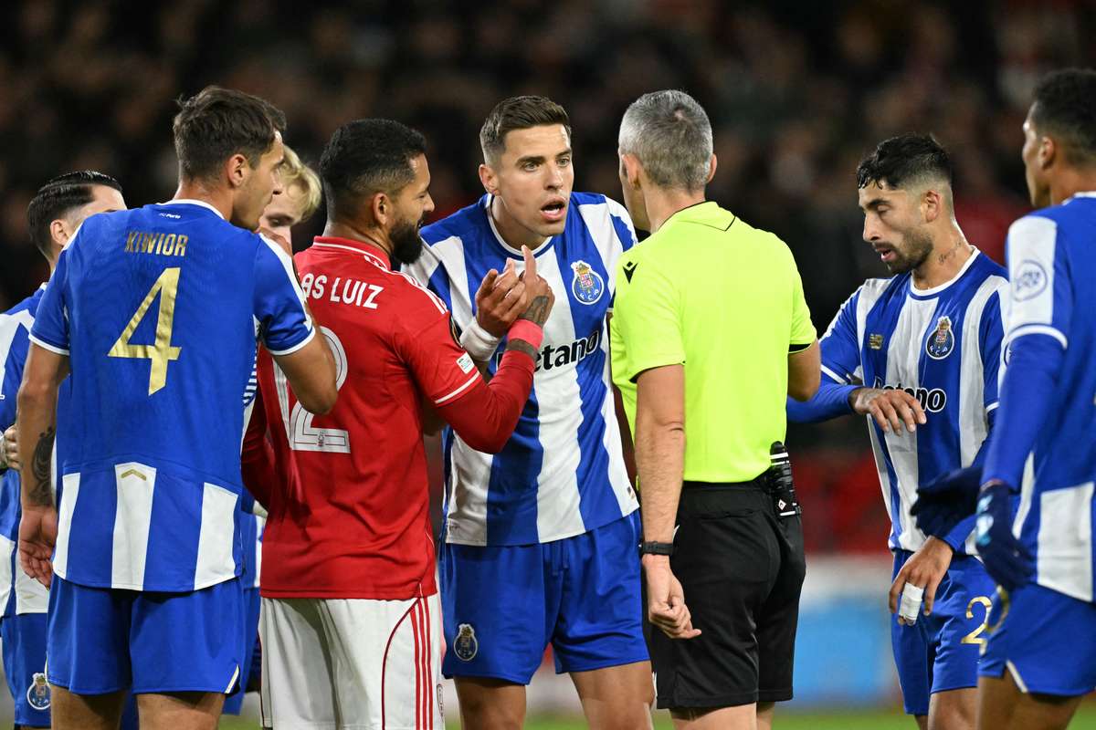 Лига Европы и Лига конференций в прямом эфире: рука Беднарека, гол Свидерски и замена Зилковски