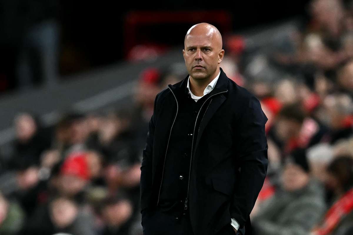 Слот защищает выбор состава «Ливерпуля» после вылета из Кубка лиги.