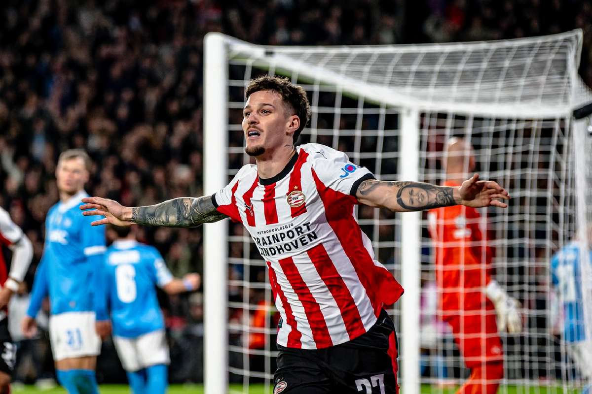 ПСВ побеждает «Наполи» и одерживает свою первую победу в Лиге чемпионов в этом сезоне