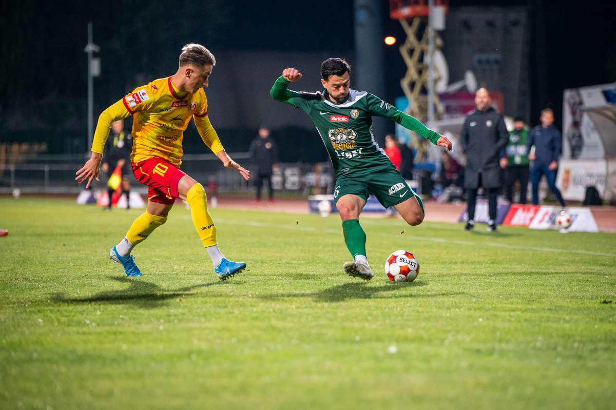 Неожиданное поражение Шлка Вроцлава. Восьмая ничья леса, девятая цель Вайавиньского