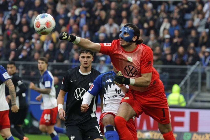 Блестящий матч Камиля Грабары, поляк отразил пенальти и стал героем «Вольфсбурга» в Гамбурге