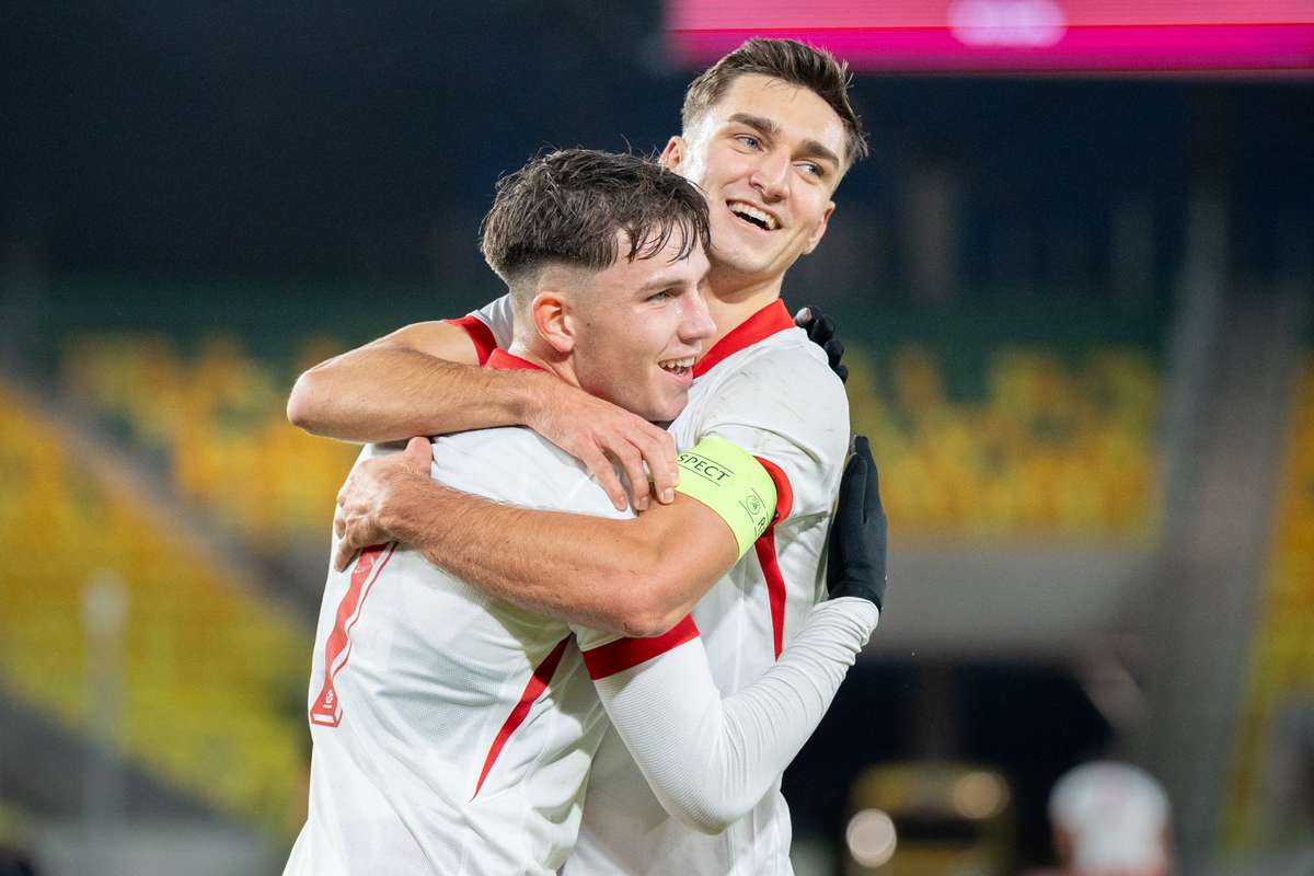 Впечатляющая победа сборной Польши U21 над Швецией, хет-трик капитана Пеньки.