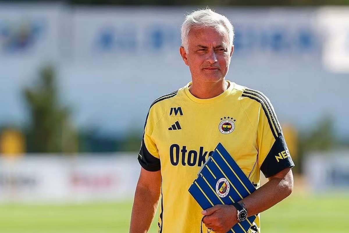 «Фенербахче» придется расплачиваться за увольнение Жозе Моуринью долгие месяцы