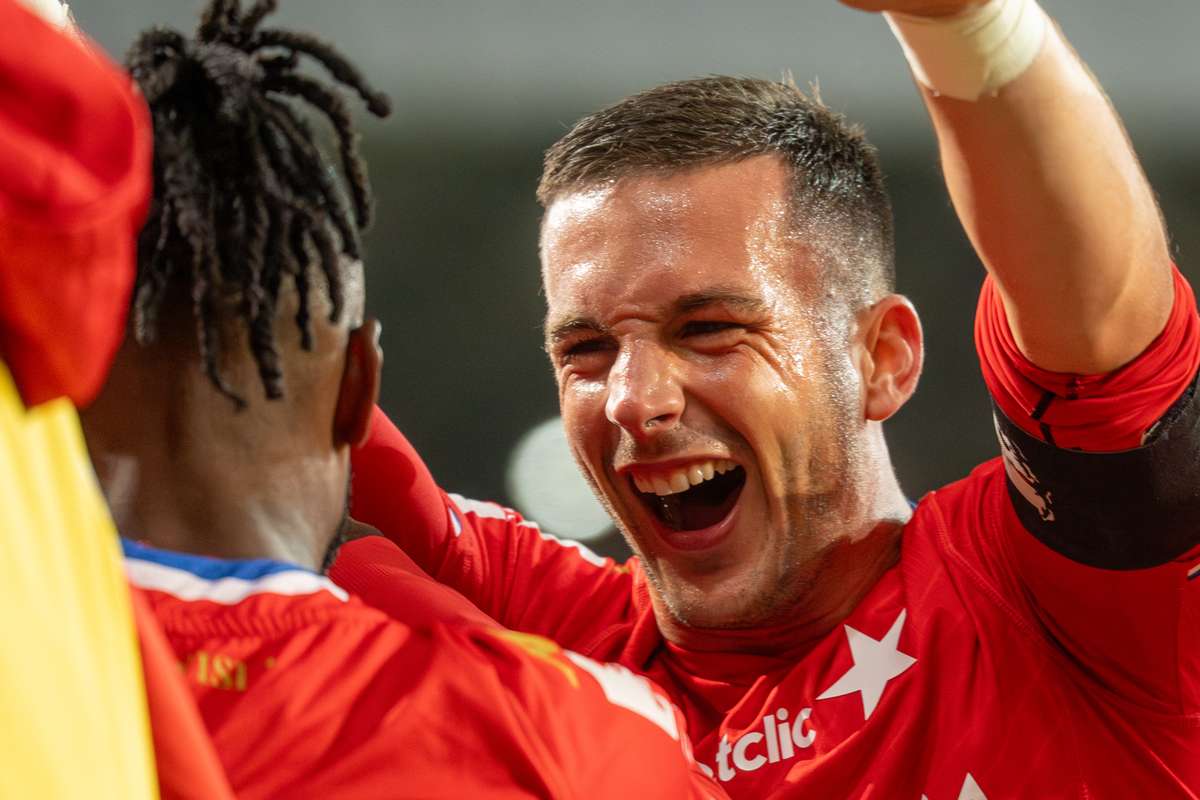 Висла по-прежнему вне досягаемости, но только после двух пропущенных пенальти и двух незасчитанных мячей.