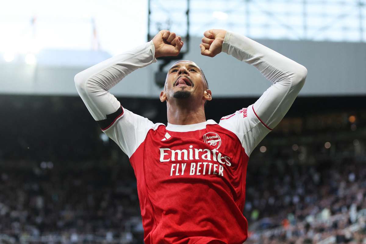 Арсенал официально продлевает контракт с Уильямом Салибой