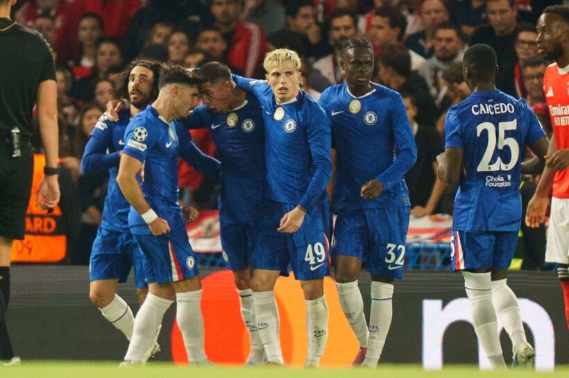 Моуринью упал на Стэмфорд Бридж, Челси выигрывает после гола в самоубийстве