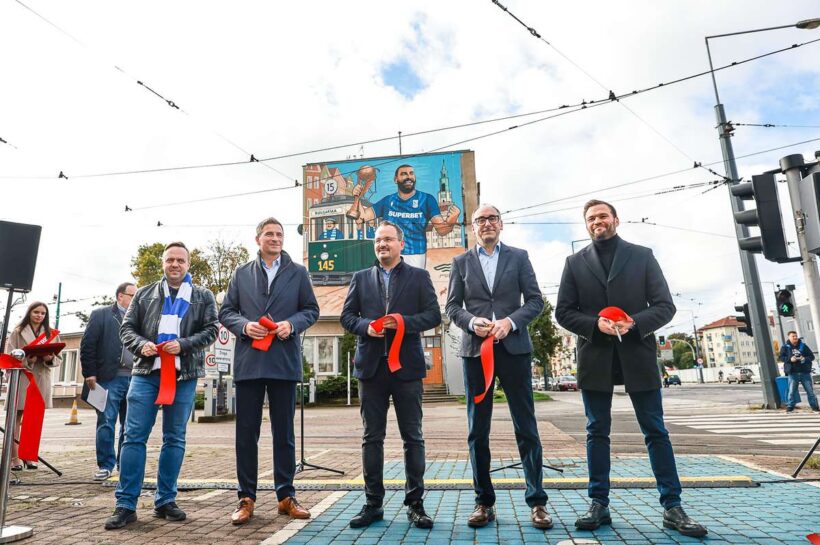 У Леха есть своя фреска в центре Познани, в главной роли капитан Микаэль Ишак.