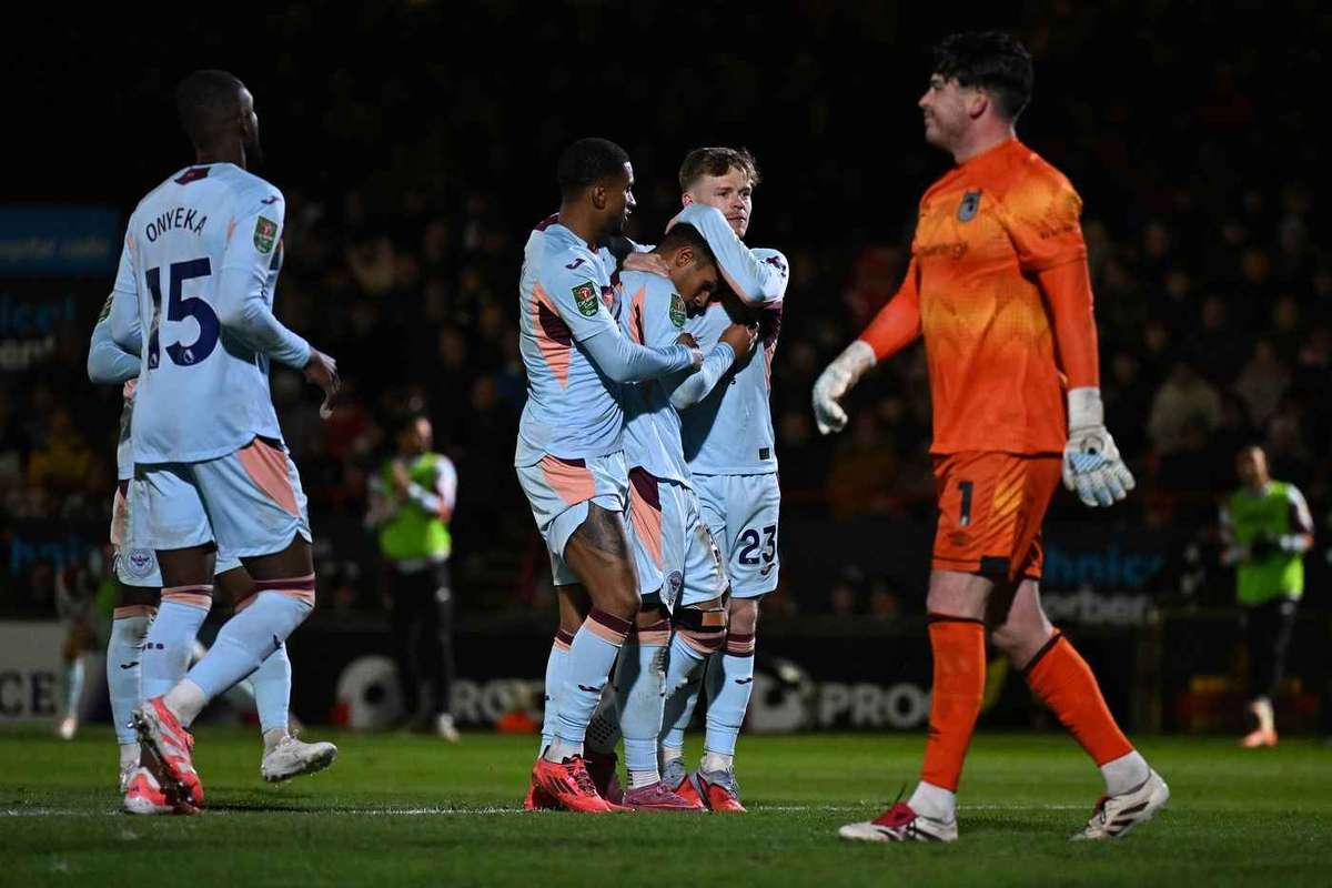 Сказка Гримсби закончилась щитом команды Премьер-лиги и упорным продвижением Фулхэма