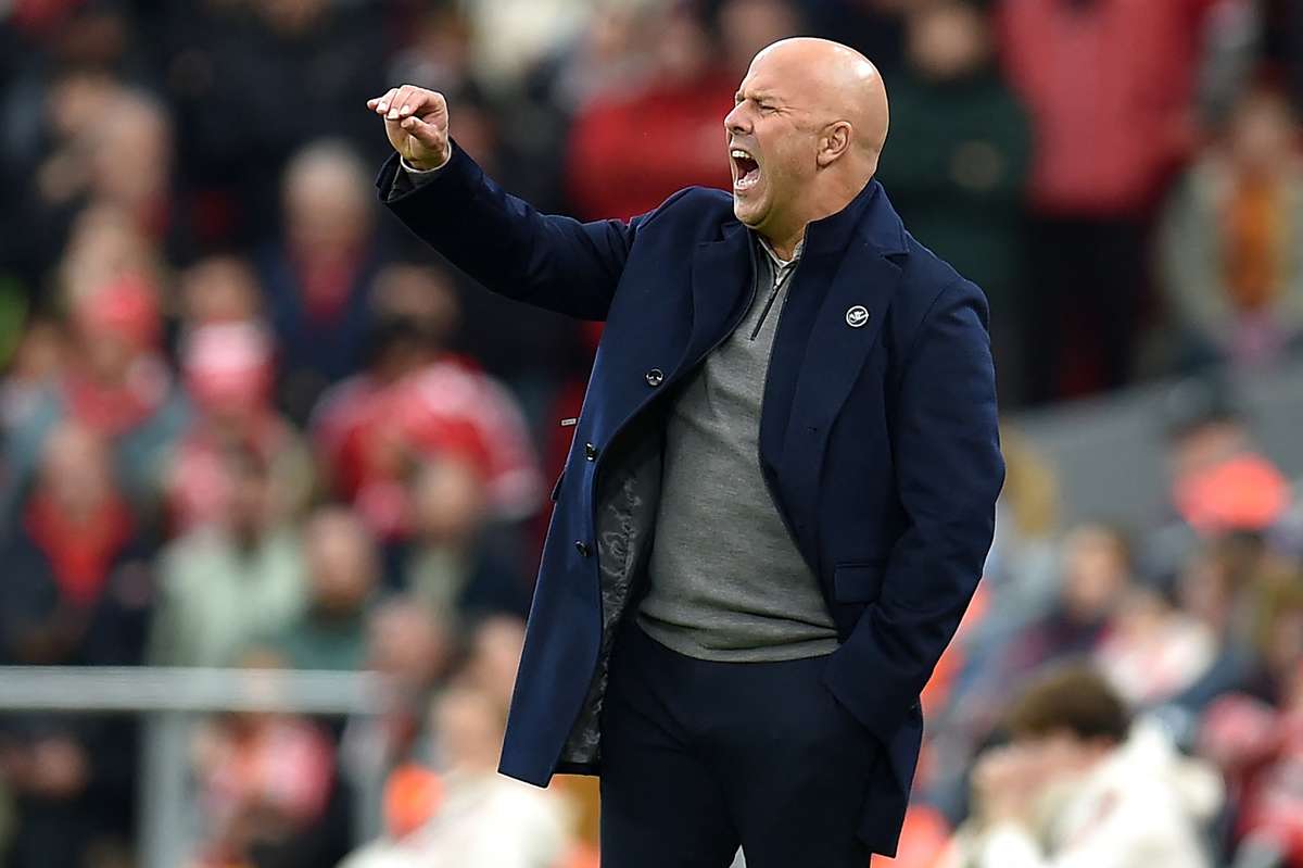 Слот ищет решения, а проблемы «Ливерпуля» усугубляются после поражения от «Манчестер Юнайтед»