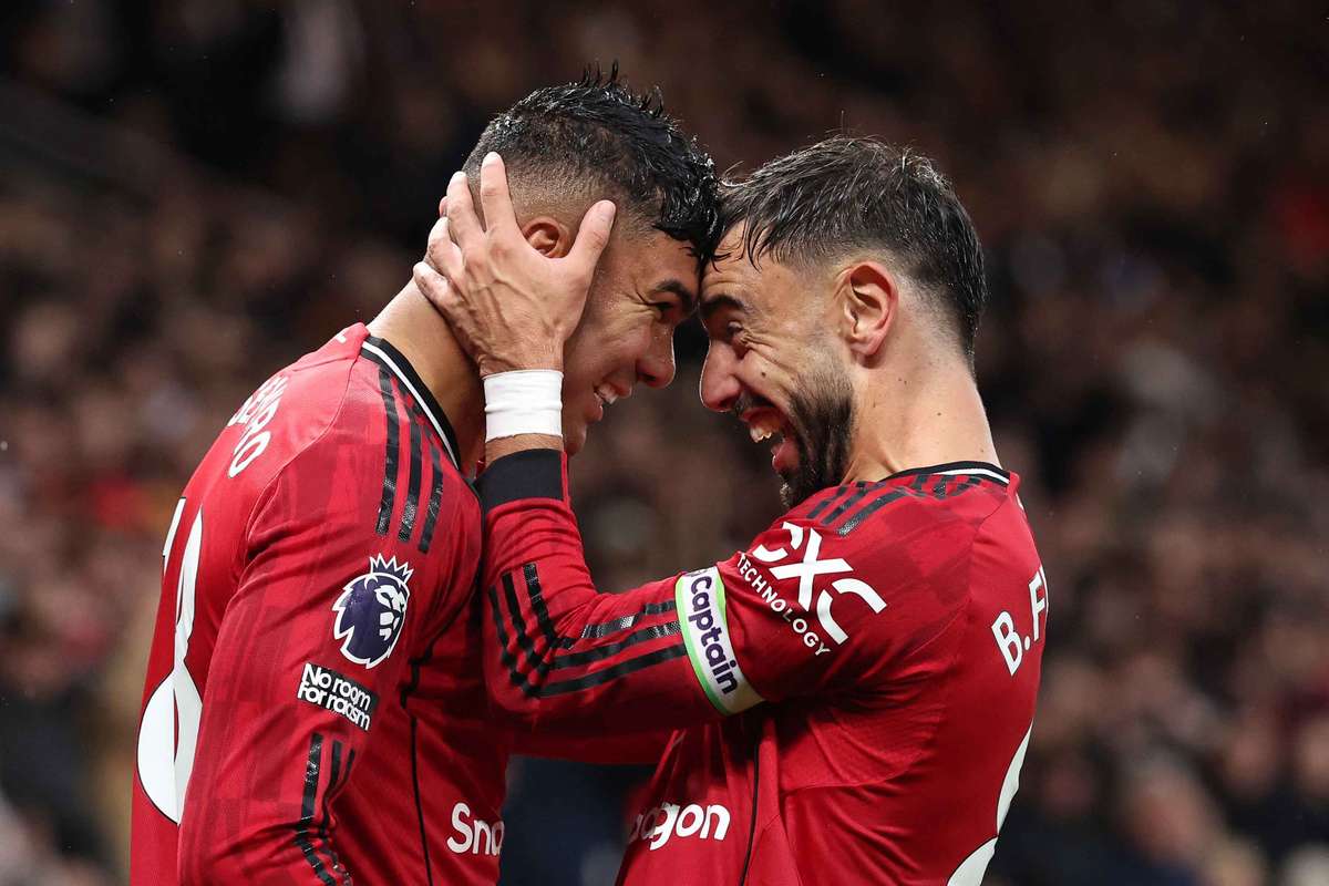 «Манчестер Юнайтед» захочет омолодить полузащиту Фернандешем и Каземиро